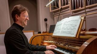 Bei seinem Orgelkonzert zum ersten Advent spielte Kantor Gregor Knop in Sankt Georg Werke unter anderem von Bach, Franck und Guilmant.