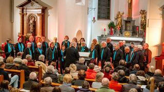 Die Chöre der Harmonie Fehlheim hatten zum traditionellen Adventskonzert in die Kirche Sankt Bartholomäus eingeladen und boten den vielen Zuhörern ein abwechslungsreiches Programm.