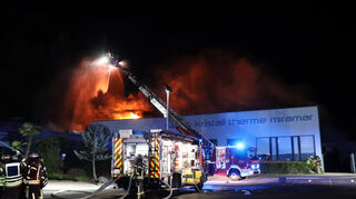 In einer Therme in Weinheim ist in der Nacht ein Brand ausgebrochen.