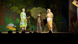 Das Junge Ensemble der Lorscher Theaterspielgemeinschaft begeisterte das Publikum mit seiner Inszenierung von „Rumpelstilzchen“. Insgesamt wurde das Märchen am Wochenende vier Mal im Paulusheim aufgeführt.
