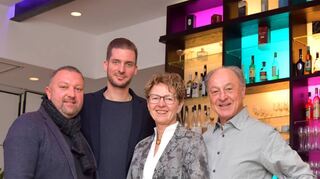 Pächterwechsel: Das Eigentümerehepaar Hans-Jürgen und Gisela Goss (v.r.) übergeben die Eventlocation an Max Papenberg und Benjamin Maicher.