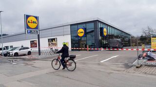 Noch hängt das rot-weiße Flatterband, doch schon bald öffnet die neue Lidl-Filiale ihre Türen.