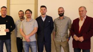 Folgende Jubilare und „stillen“ Helfer wurden bei der Jahresabschlussfeier des TSV Gadernheim vom Vorsitzenden Rainer Meyer (rechts) geehrt: Horst Roth, Adolf Amrhein (20 Jahre Mitglied), Reinhard Jährling (40 Jahre Mitglied), Stephan Ramge, Andreas Böhm, Leon Himken und Nico Pritsch (von links).