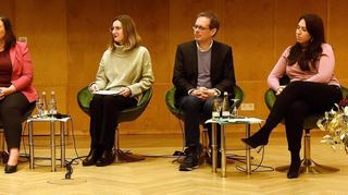 Moderatorin Janina Klabes mit den Mannheimer Bundestagskandidaten Gökay Akbulut (Linke), Isabel Cademartori (SPD), Nina Wellenreuther (Grüne), Konrad Stockmeier (FDP) und Melis Sekmen (CDU).
