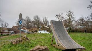 In Nachbarschaft zur Dirtbike-Anlage soll der Bauwagen platziert werden, der Zwingenberger Jugendlichen als Treffpunkt dienen soll.
