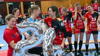 Emotionsgeladene Abschiede gehören zu den letzten Saison-Heimspielen der Flames dazu; diesmal wurde Sarah van Gulik in den handballerischen Ruhestand geschickt.
