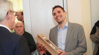 Maximilian Klöss wurde mit klarer Mehrheit zum Bürgermeister gewählt. Nach der
