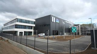 Der neue Firmenkomplex der Sanner Gruppe an der Bertha-Benz-Straße im Gewerbegebiet Stubenwald II.