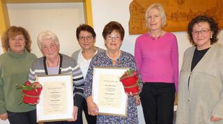 Vorstandsmitglieder und Geehrte (von links): Gerlinde Glanzner, Ehrenmitglied Margot Dieter, Maria Schelshorn, Ehrenmitglied Doris Würsching, Claudia Valente vom Diözesanverband Mainz und Roswitha Grieser.