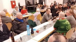 Das Foyer der Sporthalle war bei der Weihnachtsfeier des Ball-Spiel-Clubs Einhausen voll besetzt.