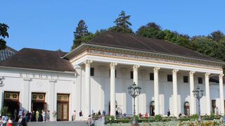 Das Kurhaus Baden-Baden mit seiner seit 1824 unveränderten Frontfassade – längst das auch international bekannte Wahrzeichen der Stadt.