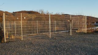 Kein Durchkommen: Seitdem die Brücke am Heppenheimer Erbachwiesenweg abgerissen wurde, fehlt eine wichtige Verbindung ins baden-württembergische Laudenbach. Jetzt gibt es aber Hoffnung auf eine neue Brücke – dann aber nur noch für Radler und Fußgänger.