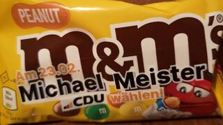Beim Empfang gab es Sekt, Kugelschreiber und auch besondere Süßigkeiten, die an die Bundestagswahl und die Stimme für den CDU-Kandidaten erinnerten.
