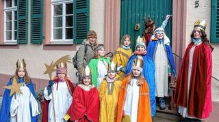 Zu den ersten Stationen der Lorscher Sternsinger gehörte gestern nach dem Gottesdienst das Pfarrhaus in der Römerstraße.