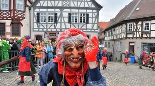 Die Erbacher Hexen werden auch diesmal wieder beim Fastnachtsumzug Schabernack treiben – allerdings nicht mehr auf dem Marktplatz, denn der Zug biegt diesmal von der Lehrstraße direkt auf den Graben und dann Richtung Parkhof ab.