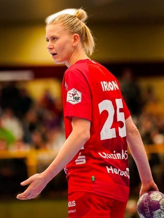 Handball Flames HSG Bensheim/Auerbach vs Metzingen
Ratlose Kim Irion, geb. Naidzinavicius