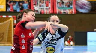 Die Flames hatten gegen den Bundesliga-Vorletzten aus Neckarsulm mehr Mühe als erwartet, um zum Erfolg zu kommen. Zur besten Torschützin beim 35:28-Heimsieg avancierte Isabell Hurst (li.).