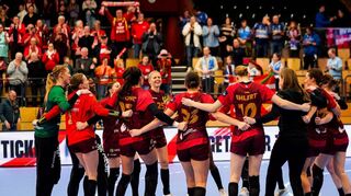 In der Untermainhalle in Elsenfeld feierten die Flames – links die starke Torfrau Helen van Beurden – ihren Heimsieg.