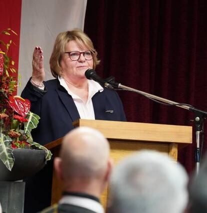 „Interims-Bürgermeisterin“ Karin Rettig wünschte den Gästen für 2025 „viel Licht im Herzen“.