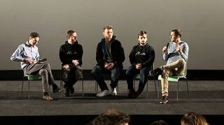 Beim Podiumsgespräch im Luxor-Kino (v.l): Dr. Rafael Schäffer, Johannes Mickenbecker, Daniel Horst, Eric Westphal und Sven Fockner.