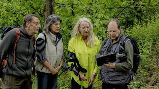Vor Ort aktiv: In Hochstädten (Bild li.) wurde ein Biodiversitätsmonitoring im Umkreis des Kiesbruchs durchgeführt, links NABU-Vorsitzender Werner Eck. Beim Obstbaum-Schnittkurs zeigte Gerhard Kraft (re.) den naturgemäßen Schnitt.