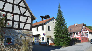 Das Feuerwehrhaus in Lautern entspricht nicht mehr den aktuellen Standards und müsste ersetzt werden.