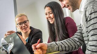 Im Berufsleben sind sogenannte Soft Skills - wie beispielsweise Teamgeist - enorm wichtig. In einem Online-Vortrag des Bensheimer Frauenbüros wurde das Thema erörtert. Symbolbild: dpa/Christin Klose