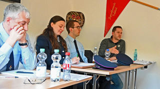 Kreisbrandinspektor Steffen Lutter (rechts) erläuterte in Eulsbach die Gründe für die Schließung der Einsatzabteilung.