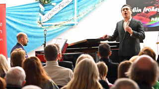 Künstler wie Zaza Gagua und Giacomo Marignani am Klavier verwandelten den Paul-Schnitzer-Saal in einen KonzertsaalBild: Lotz