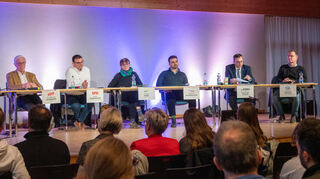 Bei der Podiumsdiskussion wurden zentrale Themen wie Wirtschaft und soziale Gerechtigkeit, Klima- und Naturschutz, Krieg und Frieden sowie Extremismus und Vertrauen in die Politik behandelt. Bild: Thomas Neu