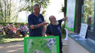 Dieter Kessel (links) und Klaus Mohr beim gemeinsamen Sommerfest des Fördervereins Burg und dem Verein „Kubus“ im September 2023.