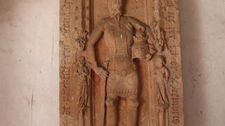 Das imposante Grabmal für den Ritter Johannes von Falkenstein.