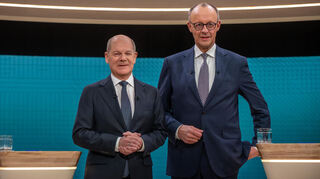 Bundeskanzler Olaf Scholz (SPD) am Sonntag neben seinem Herausforderer Friedrich Merz vor dem TV-Duell von ARD und ZDF.