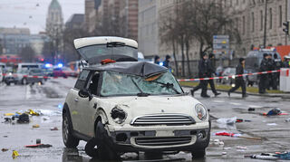 Ein Mann fuhr gestern in einen Demonstrationszug in München