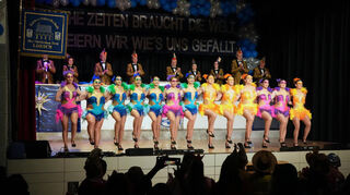 <p>„Summervibes“ hatte das Mädchenballett seinen selbst einstudierten Tanz genannt, mit dem es in der Mehrzweckhalle für Stimmung sorgte.<br></p>