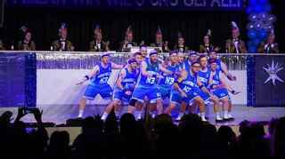 <p>Topfit präsentierte sich das Männerballett, das die NBA All-Stars in den Schatten stellte.<br></p>