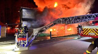 Bis in die Morgenstunden waren die Feuerwehren im Einsatz.