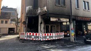 Der Asiamarkt in Heppenheim ist nach dem Brand abgesperrt.