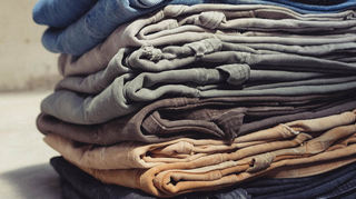 Auch Vintage-Hosen sind im Sortiment von „Double Double Vintage“ aus Ludwigshafen.
