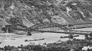 In den 1920er Jahren ein Schmuckstück im Rheintal zwischen Köln und Koblenz: die 325 Meter lange und bis zu 30 Meter hohe Brücke bei Remagen.