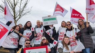 Verdi-Mitglieder protestieren in Heppenheim
