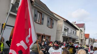 Über 200 Verdi-Mitglieder protestieren in Heppenheim