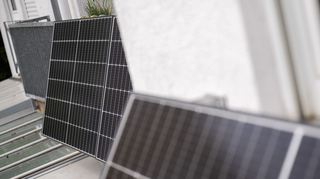 <p>Steckersolargeräte im Aufwind: Die Zahl installierter Balkonkraftwerke in Deutschland hat sich 2024 mehr als verdoppelt. <br></p>