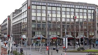 Das Hauptgebäude der Sparkasse Rhein Neckar Nord am Mannheimer Paradeplatz.