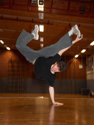 Die Breakdancer des TV Bensheims haben spektakuläre Moves drauf.