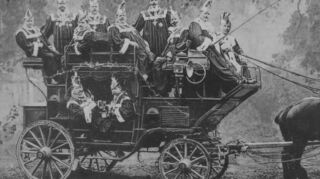 Der Feuerio-Elferrat auf seiner eigenen Mail-Coach (Postkutsche), fotografiert Anfang des 20. Jahrhunderts und im Feuerio-Archiv aufbewahrt.