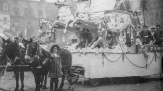 Feuerio-Wagen beim Fasnachtszug 1912, erhalten im Vereinsarchiv.