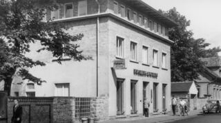 Die Kirchberg-Apotheke im Jahr 1955.