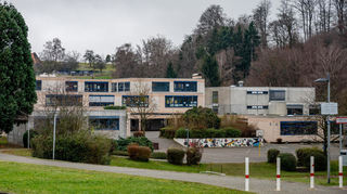 Die bevorstehenden Sanierungsmaßnahmen an der Gadernheimer Mittelpunktschule könnten nach Auffassung der Lautertaler Gemeindevertretung und des Schulpersonalrats dazu genutzt werden, um weitere Klassenräume zu schaffen und so auch bei den fünften Klassen eine Dreizügigkeit sicherzustellen.