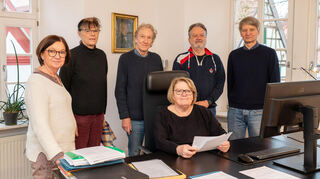 Nach dem Ausscheiden von Bürgermeister Holger Habich leitete der Magistrat unter Vorsitz von Erster Stadträtin Karin Rettig (sitzend) vier Monate lang die Regierungsgeschäfte in Zwingenberg.